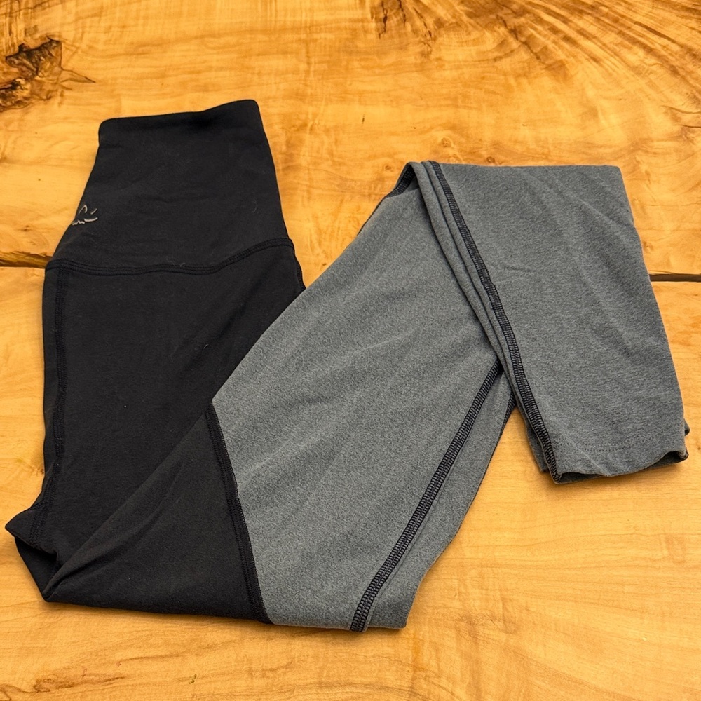 Beyond Yoga Two-Tone Navy and Slate Blue Leggings